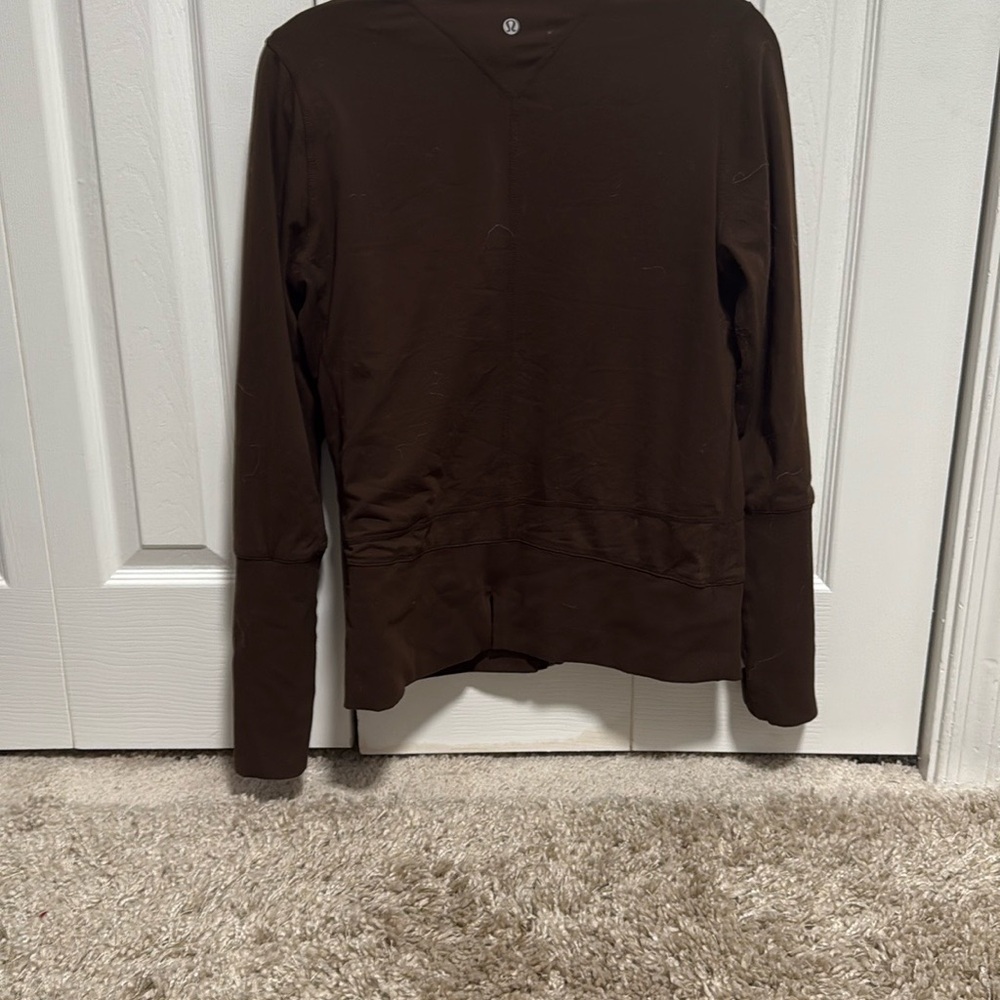 Lightweight Brown Jacket For Versatile Styling - image 3